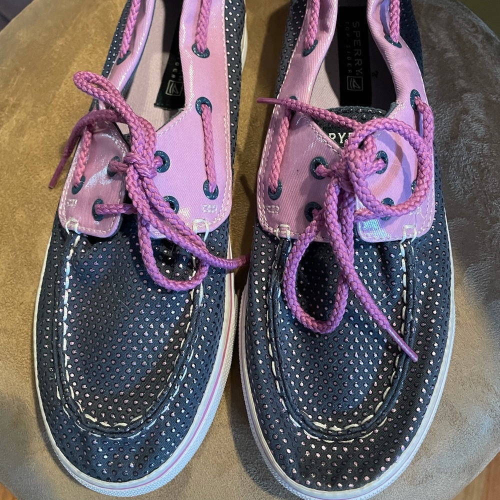 Girl’s Sperry sneakers